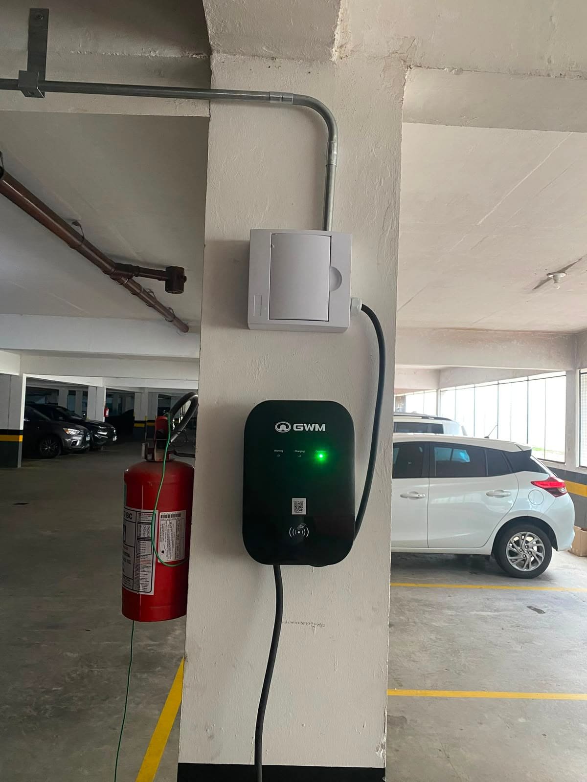 Carregador para carro elétrico instalado em condomínio de Porto Alegre